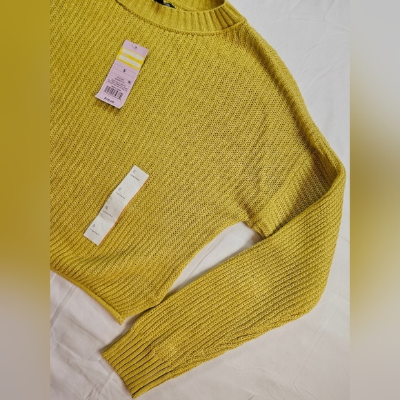 NWT Wild Fable Womens Yellow Cropped Crewneck Long Sleeve Sweater Size Small - Picture 2 of 9